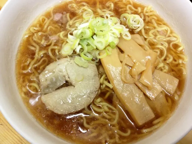 マルちゃん正麺 醤油 背脂プラス|栄太1219さん