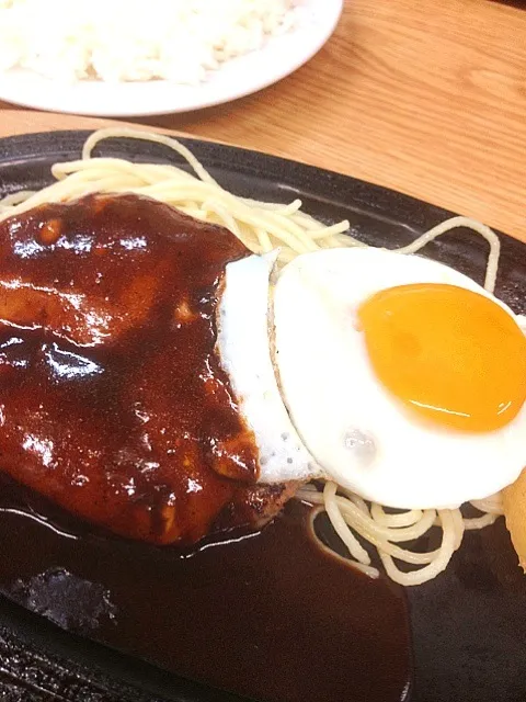 目玉焼きのせハンバーグ|きょんきちさん