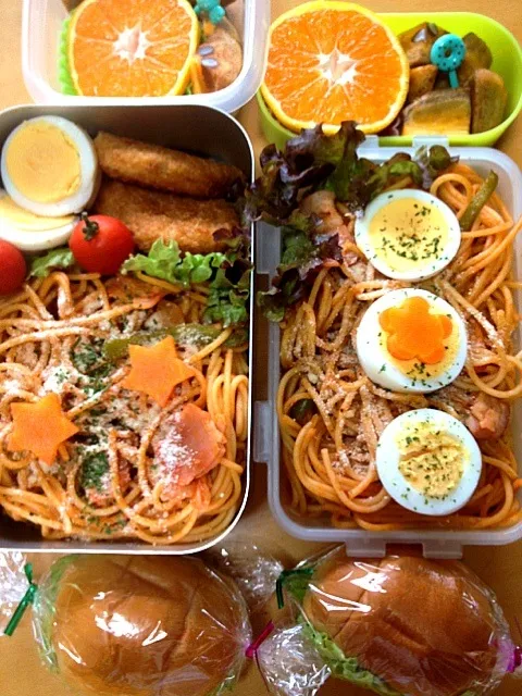 ２人弁当🍝ナポリタン・ゆで卵・コロッケ・バターロール（サラミクリームチーズ・レタス）・柿＆みかん|chyawaさん