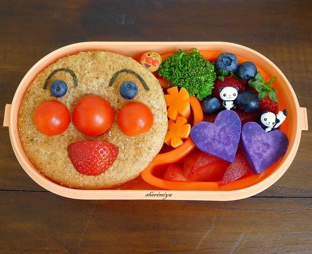 Snapdishの料理写真:Anpanman Sandwich Obento|aikajeanさん