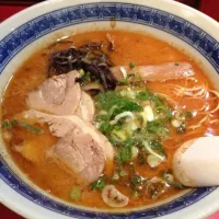 Snapdishの料理写真:黒とんこつラーメン|Ryo Nagumoさん