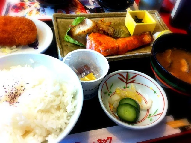 焼魚二種定食。|もとゆきさん