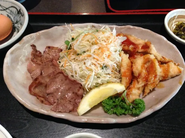 Snapdishの料理写真:牛たん炙り焼きとチキン南蛮定食|Yas Nakさん