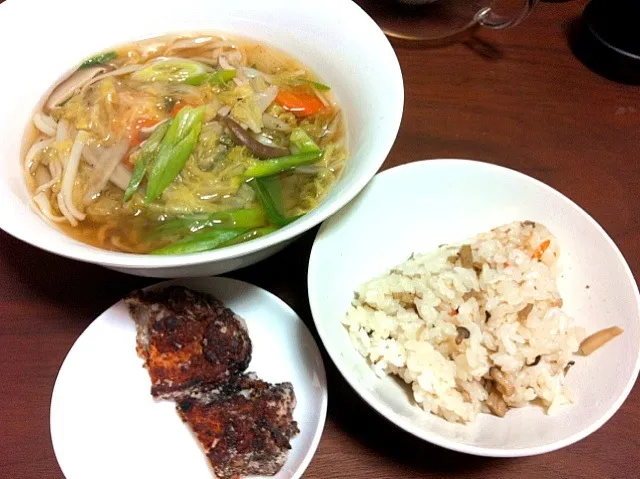 煮込みうどんと混ぜごはんと塩麹唐揚げ|ラッキーさん