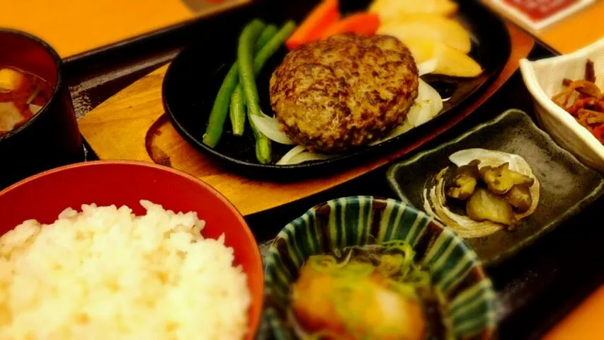 おろしハンバーグ定食|かっちぃさん