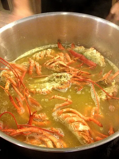 Preparing the stock for lobster bisque!! <3|Elaine Gohさん