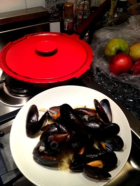 Clams in white wine and garlic|wallさん