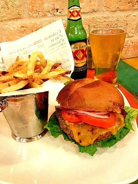 Snapdishの料理写真:Burger N French Fries|gabrielaさん