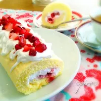 Snapdishの料理写真:🍓🍒苺とチェリーコンポートの米粉ロールケーキ  ロールケーキ祭り♪Rice flour roll cake strawberry and cherry compote