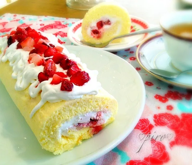 🍓🍒苺とチェリーコンポートの米粉ロールケーキ  ロールケーキ祭り♪Rice flour roll cake strawberry and cherry compote|ピロさん