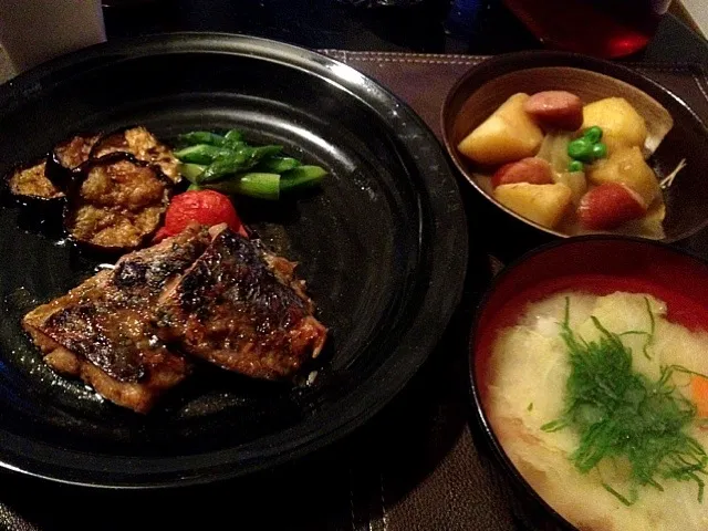 魚の香味焼き、じゃがいもカレー煮、味噌汁|ぱんちゃんさん