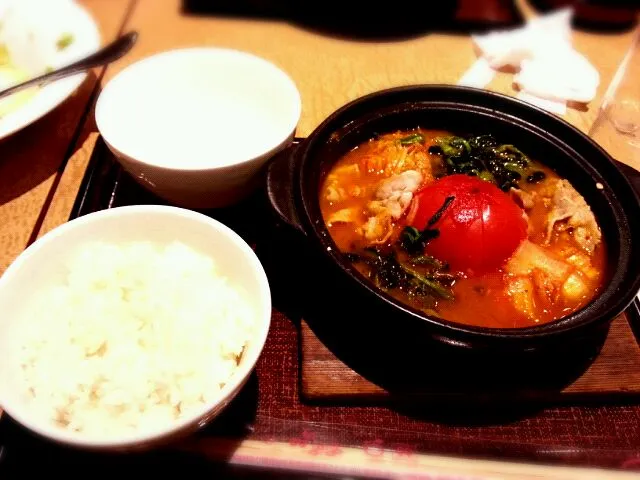 今日は外食！トマトと豚バラと鍋★美味|まひるのさん