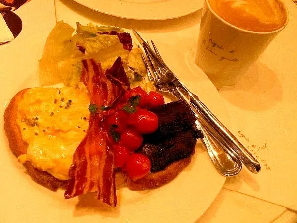 Bacon,Ham,Egg,Tomato,Mushroom sandwich with cafe latte. (Agnes B cafe, Hongkong)|Mさん