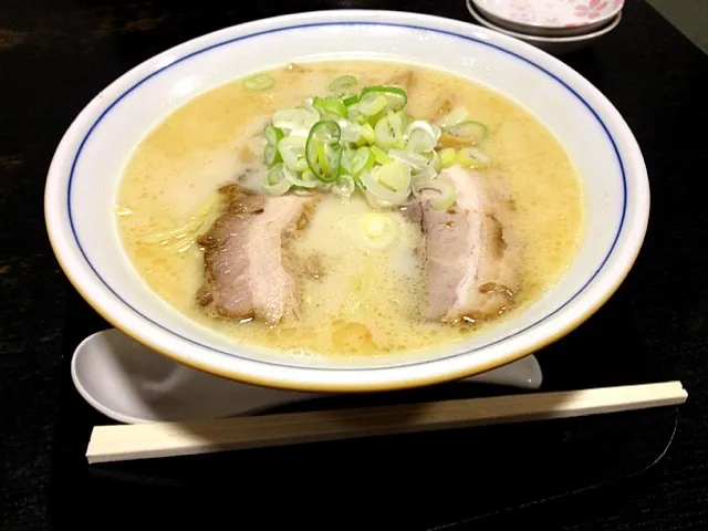 Snapdishの料理写真:コク塩豚骨ラーメン|syakanaさん