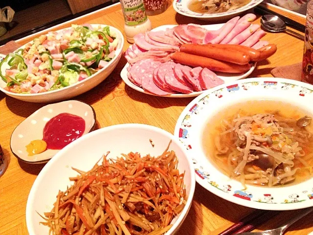 頂きものハム三昧、具沢山の野菜スープ、角切りハムのシーザーサラダ、きんぴらごぼう💕|市嶋すみれさん