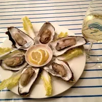 Oyster Plate & glass of white wine @my homeSweethome|orchid deeさん