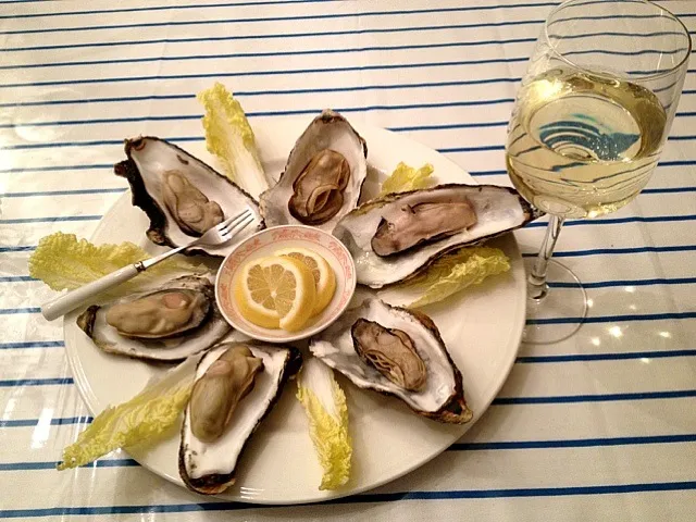 Oyster Plate & glass of white wine @my homeSweethome|orchid deeさん