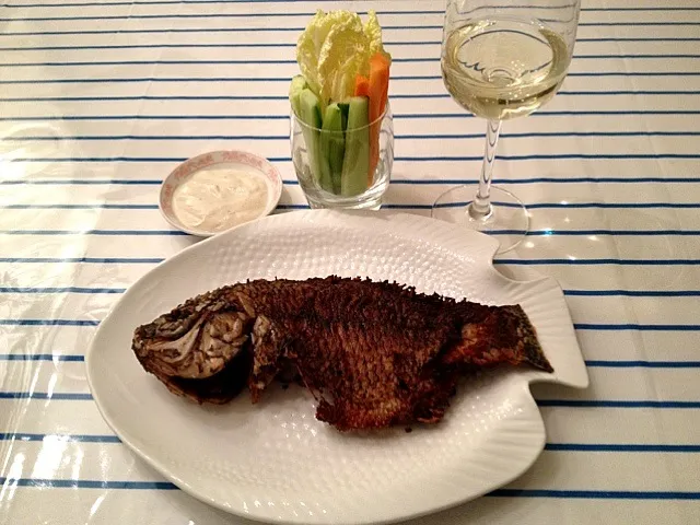 dinner#main course#fried fish tilapia#raw veggies#yogurt dressing#white wine🐟🍋🍷|orchid deeさん