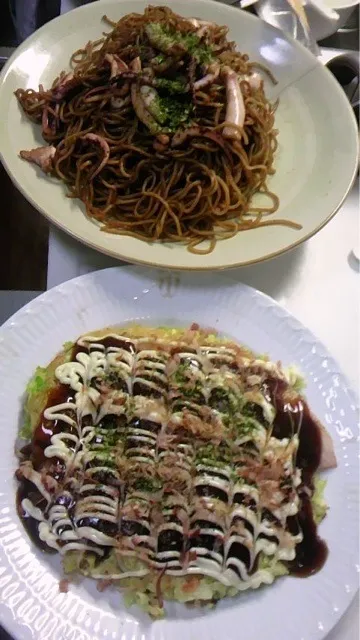 Snapdishの料理写真:お好み焼き＆イカだけ焼きそば|いよこ🍻さん