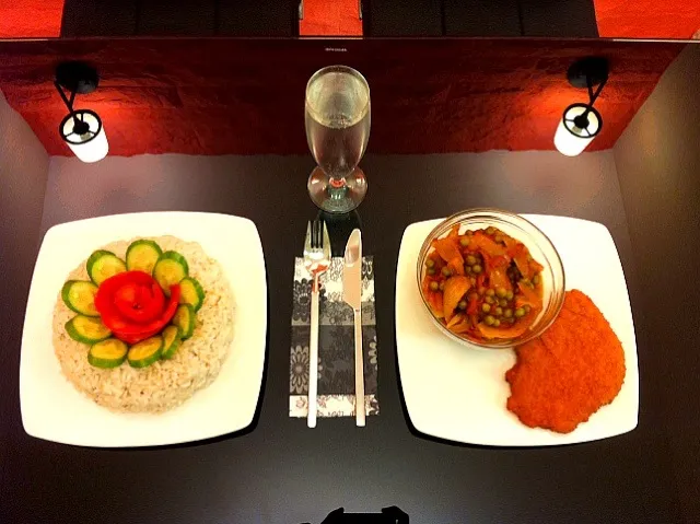 Peas and vegetable stew with schnitzel and tomato and cucumber flower rice|shay omradさん