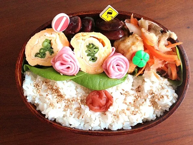 今日の旦那弁当 いんげん入り卵焼き、ささみのピカタ、福豆、にんじんサラダ、薔薇ハム|roseさん