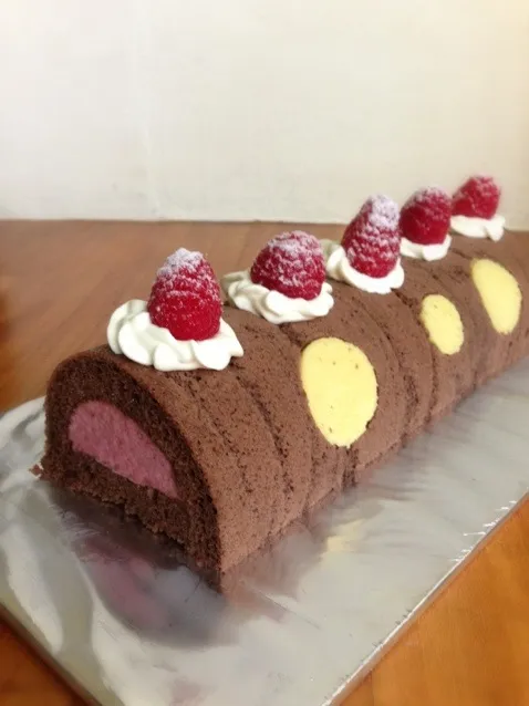 Choc cake with Strawberry mousse|Josephine Tanさん