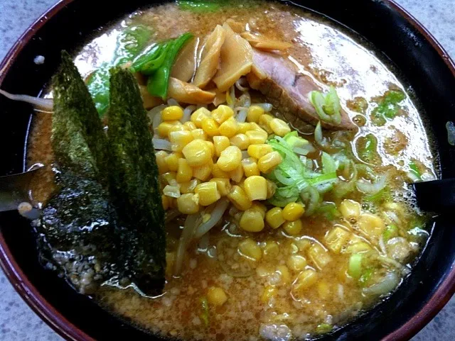 Snapdishの料理写真:ราเม็งซุปเต้าเจี้ยว  味噌ラーメン@ร้าน SONGOKUU 浦安 こだわりらーめん孫悟空|akiさん