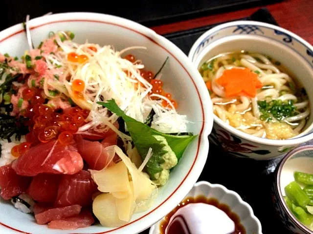 まぐろ二色丼 温うどん|あぼちさん