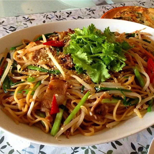 焼きそば麺でパッタイ＆チヂミでアジアンランチ😅|くみさん