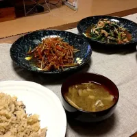 Snapdishの料理写真:きのこの炊き込み御飯/おろし大根のお味噌汁/きんぴらごぼう/もやしとほうれん草と豚のオイソース炒め|みゆきさん