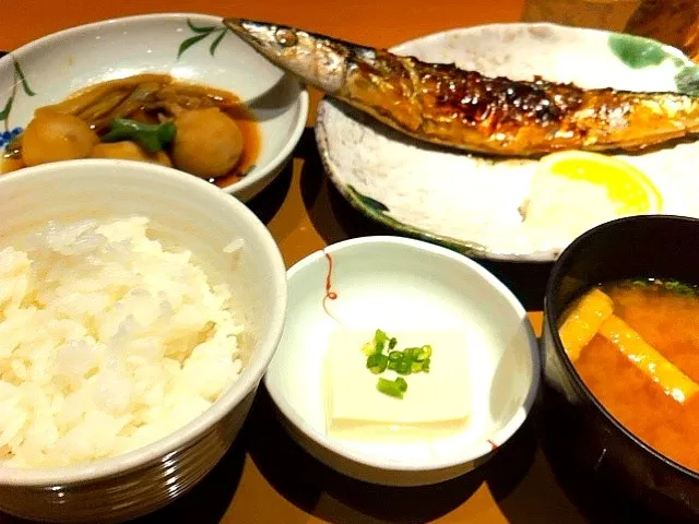 さんまの塩焼きと里芋煮の定食|こななちゃんさん