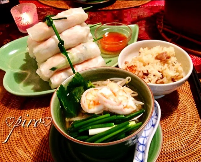 ヴェトナム料理 フォー 生春巻き コム タイ カム  鶏肉と干し椎茸の炊き込みご飯 Vietnamese cuisine. Fresh spring rolls. Rice noodles. Rice cooked in chicken and shiitake mushroom.|ピロさん