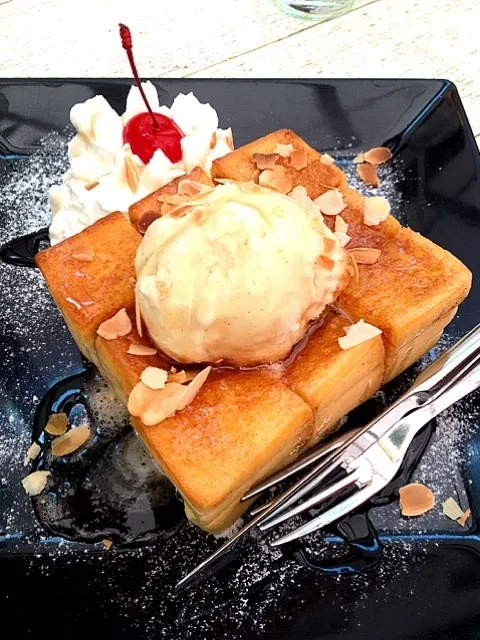 Honey toast 🍞|Thanjiraさん