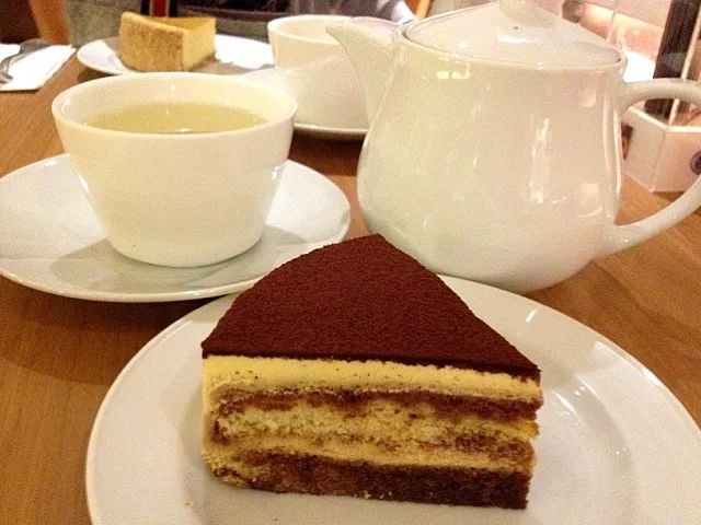 Tiramisu is a must order dessert.|leoyunyingさん