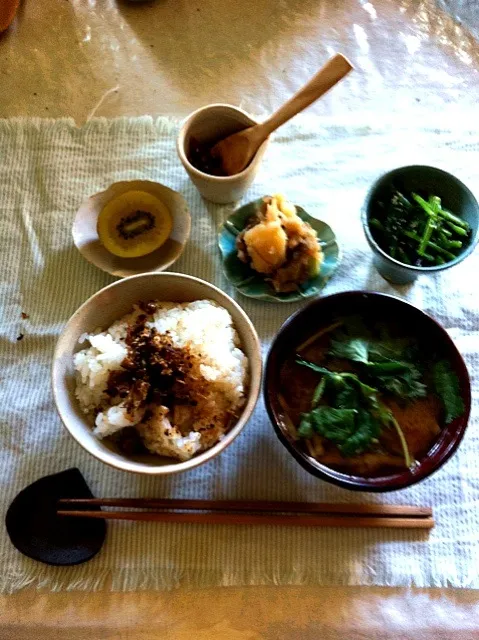 朝飯、自家製ふりかけで。|つるたさん