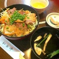 Snapdishの料理写真:ぶた丼|miyarinさん