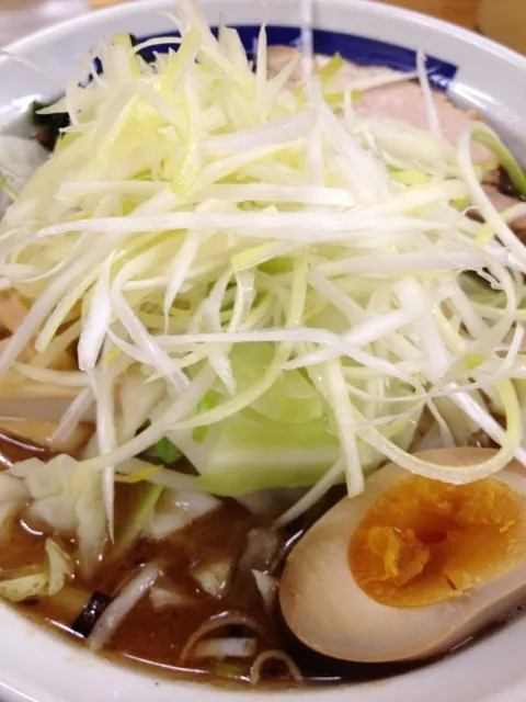 Snapdishの料理写真:かつお醤油ラーメン＋具増しセット #ラーメン #ランチ|Takashi H.さん