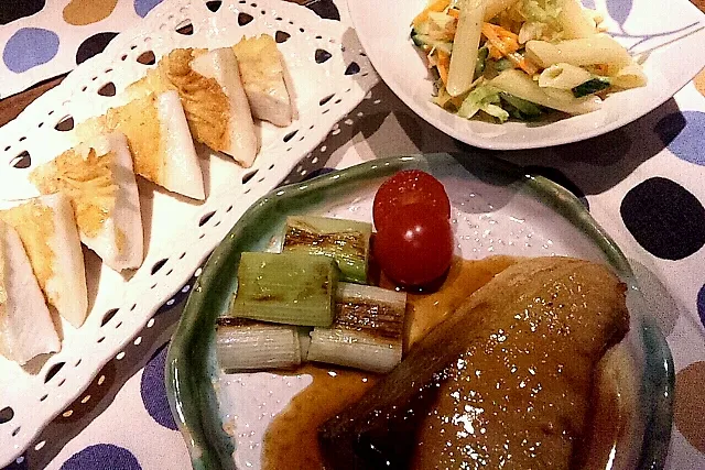 Snapdishの料理写真:今季初のぶり照り～！とマカロニサラダ、チーズハンペン！|まるこさん