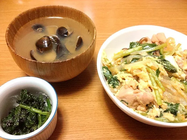 親子丼、しじみみそ汁、ほうれん草胡麻和え|まりこさん