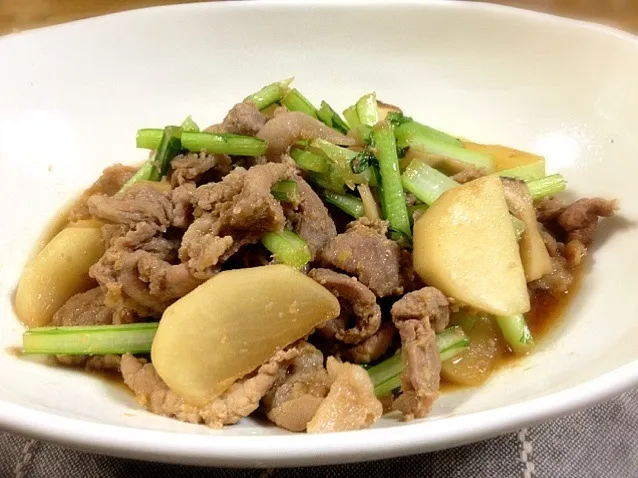 カブと豚肉の醤油麹炒め煮|あゆみさん