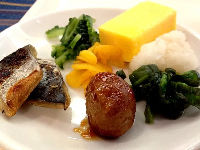 Snapdishの料理写真:Simple breakfast is always my favorite / Sun Royal  hotel Naha|Larry Chuさん