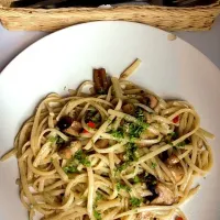 Pasta aglio olio al funghi.|Monstaaaa さん