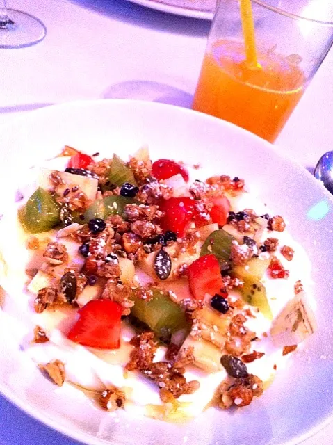 Snapdishの料理写真:Greek yoghurt with fruits|Nathalie Straversさん