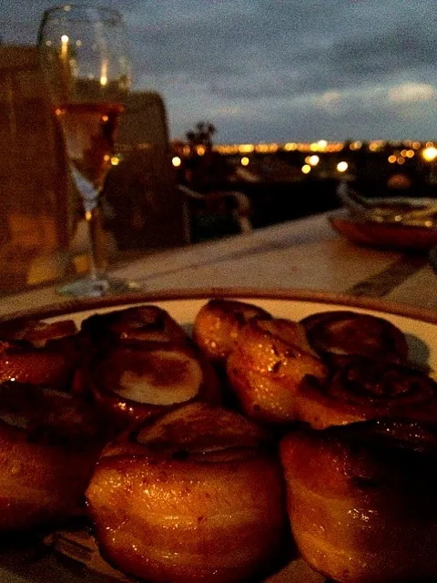 Snapdishの料理写真:Bacon wrapped scallops at sunset|lauren shannonさん