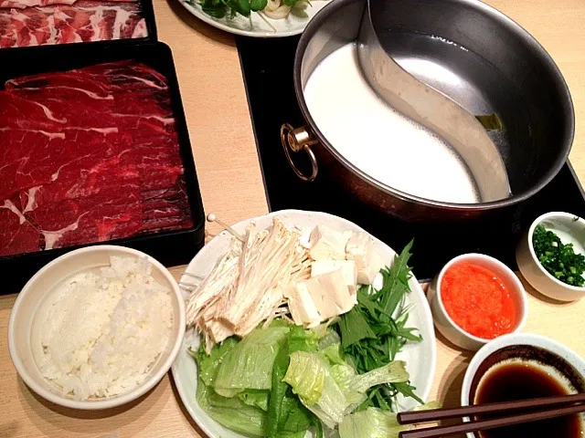 Pork,Beef,Vegetable,udon Nabe For my Lunch!:)w/Neaj!happy rainy Tuesday!|Dezza Tsuchiyaさん