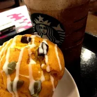 Snapdishの料理写真:「STARBUCKS」 パンプキンマフィン＆Extra ダークモカチョコチップフラペチーノ|小林加奈さん