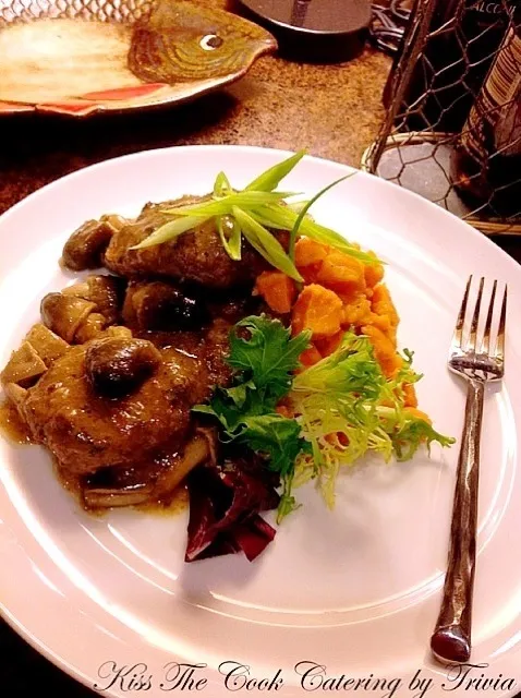 This is my Roasted Garlic Angus Beef Patties and Straw Mushrooms with Cubed Sweet Potatoes❤|Taste-New Americanさん