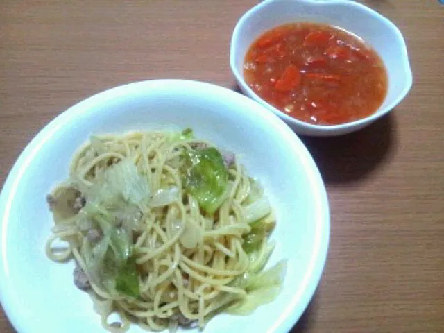 Snapdishの料理写真:ミネストローネ風野菜スープとレタスのさっぱりパスタ|Teddyさん