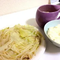 Snapdishの料理写真:豚バラとキャベツの蒸し煮|みつかんさん