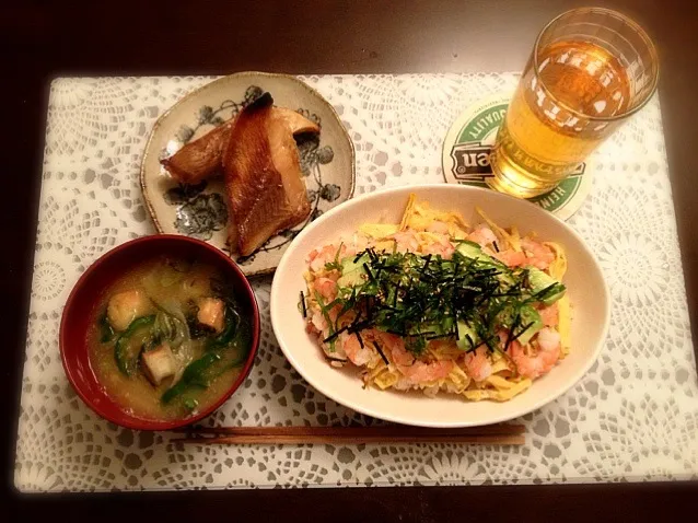 海老アボちらし 赤魚みりん 根菜と海藻の味噌汁|みれいさん